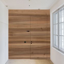 Veneer door Walnut european cross