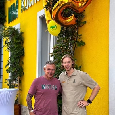 Roser gratuliert zu 75 Jahre KM Küchenstudio Roser AG gratuliert KM Küchenstudio Basel zum 75-jährigen Jubiläum