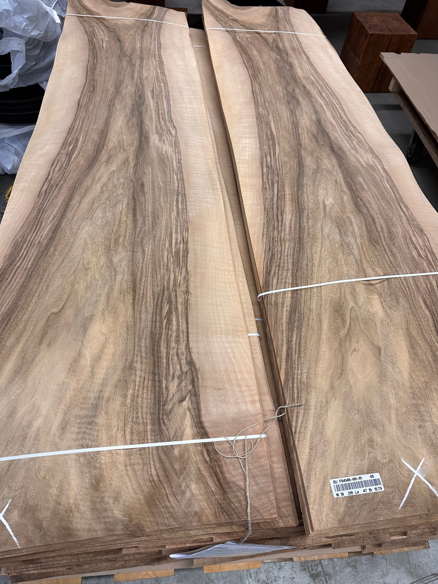 Walnut veneer, wood from the Basel region