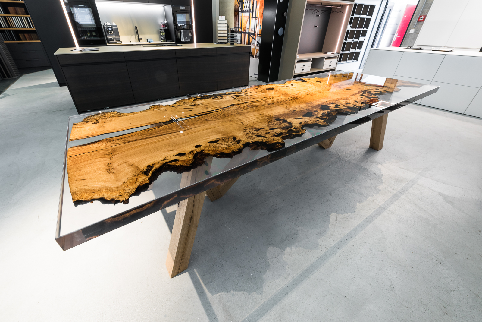 A different kind of oak table Castle oak table in epoxy resin