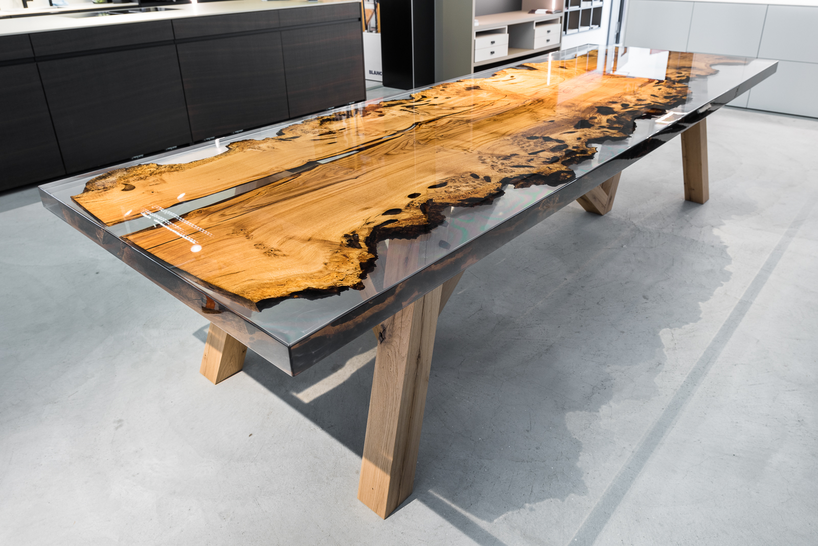 Table artwork made of old oak and epoxy resin 230 year old noble castle park oak of Trécesson